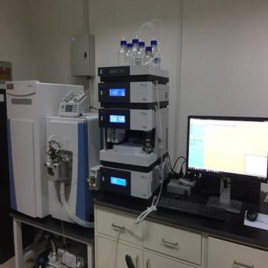 超快速液相色谱四级杆-静电场轨道阱高分辨质谱联用仪（UHPLC - Q ExactiveOrbitrap）